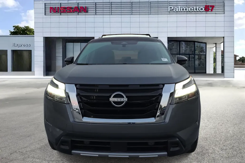 2025 Nissan Pathfinder Platinum photo 1