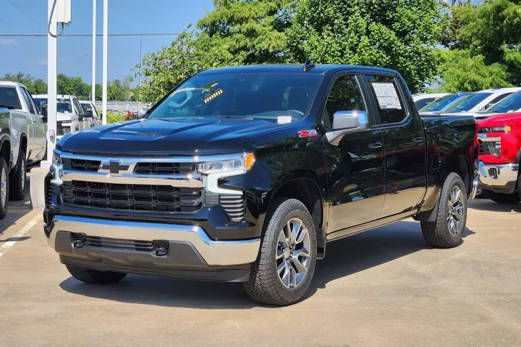 2025 Chevrolet Silverado 1500 LT photo 1