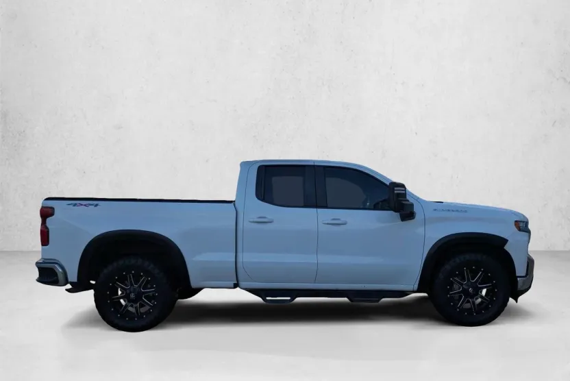 2020 Chevrolet Silverado 1500 LT photo 1