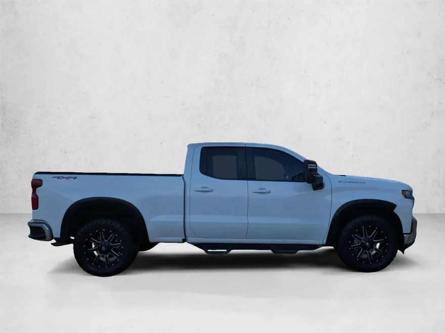 2020 Chevrolet Silverado 1500 LT photo 1