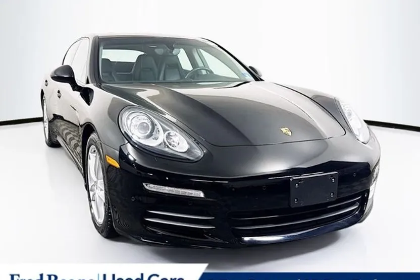2015 Porsche Panamera 4 photo 1