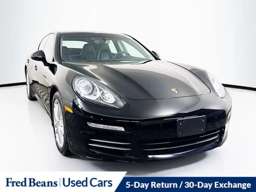 2015 Porsche Panamera 4 photo 1