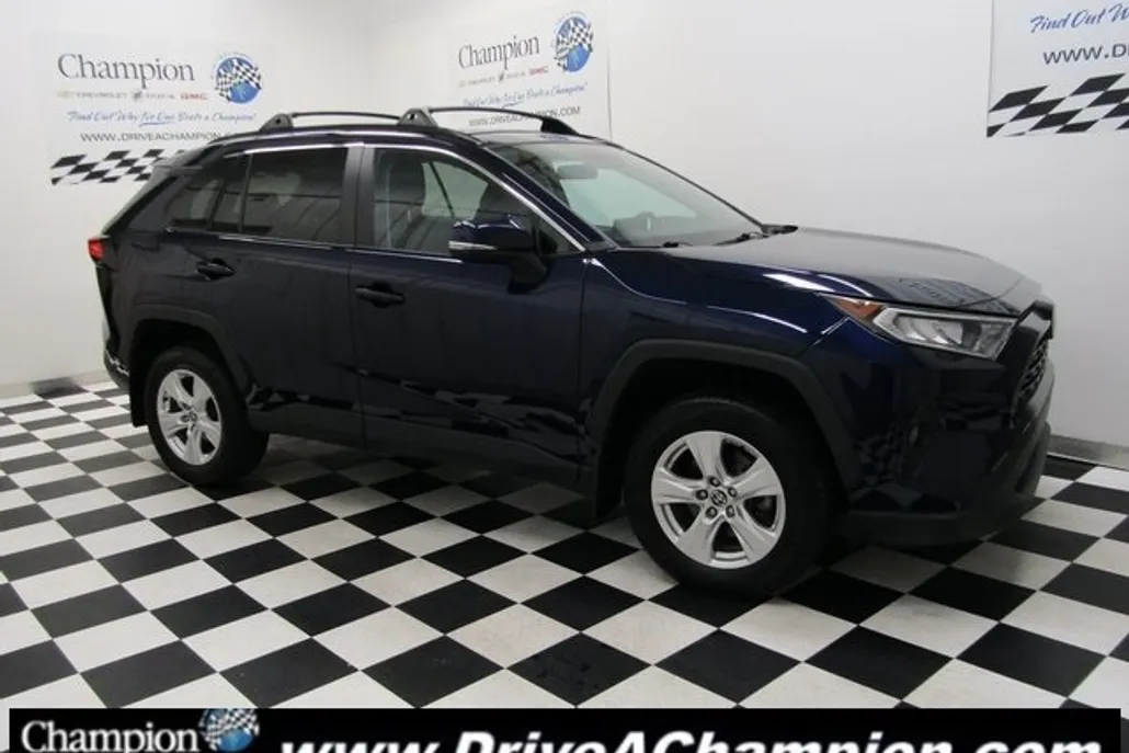 2021 Toyota RAV4 XLE photo 1