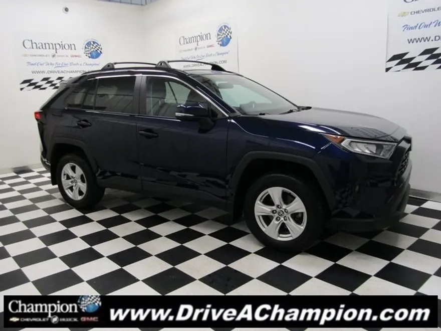 2021 Toyota RAV4 XLE photo 1