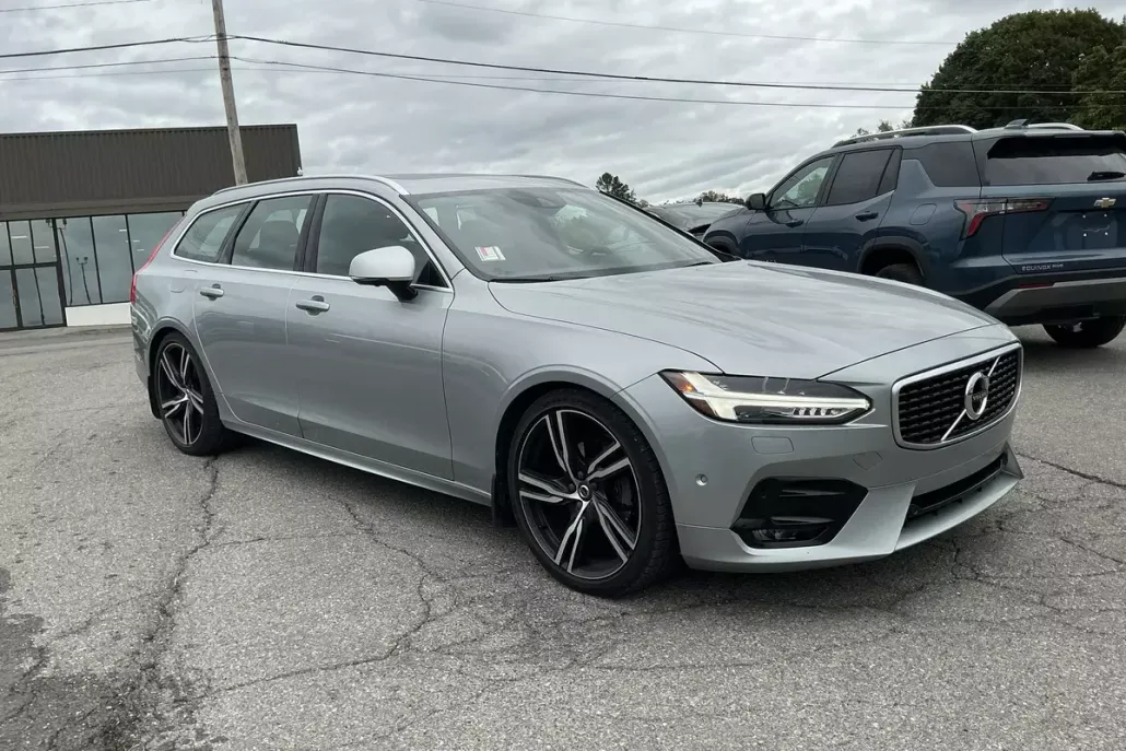 2019 Volvo V90 R-Design photo 1