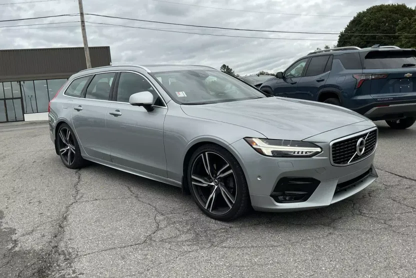 2019 Volvo V90 R-Design photo 1
