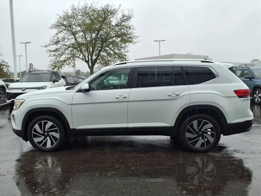 2024 Volkswagen Atlas SEL photo 1