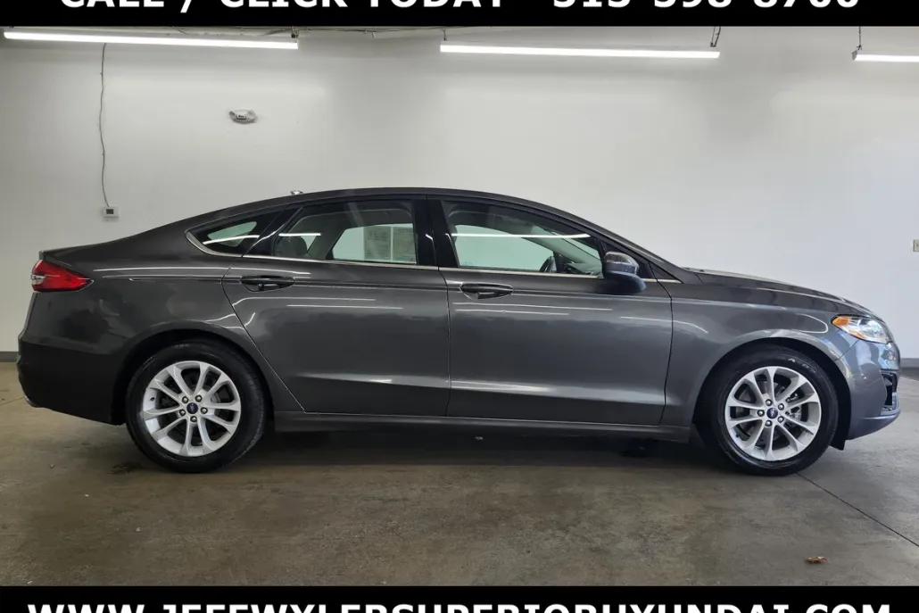 2020 Ford Fusion SE photo 1