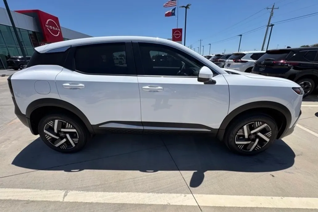 2025 Nissan Kicks SV photo 1