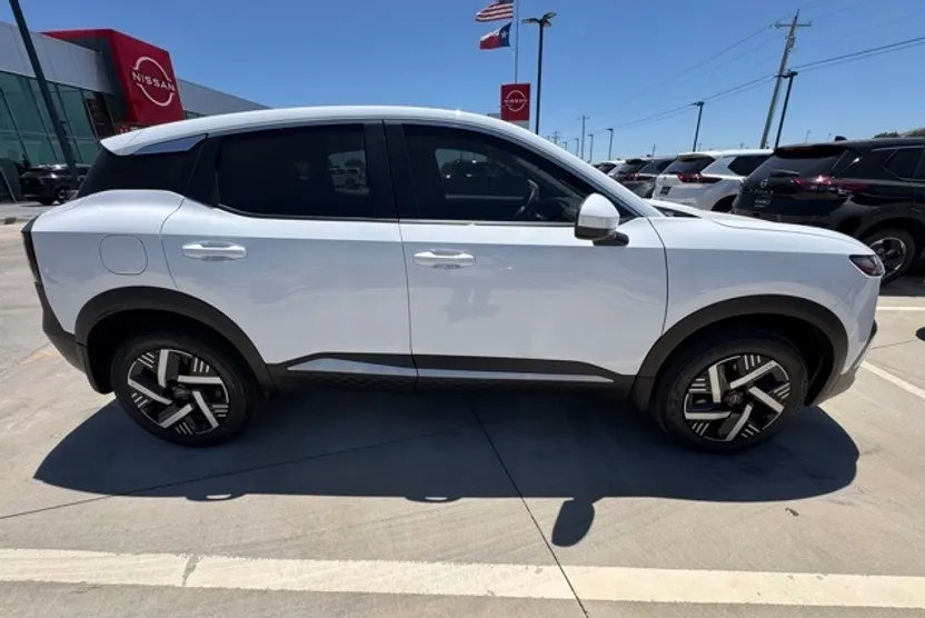 2025 Nissan Kicks SV photo 1