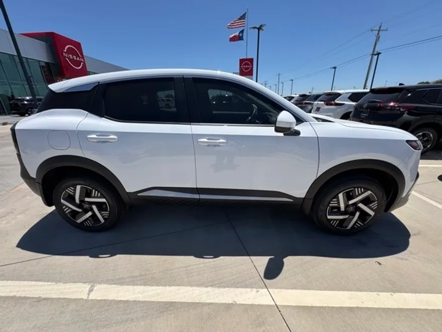 2025 Nissan Kicks SV photo 1