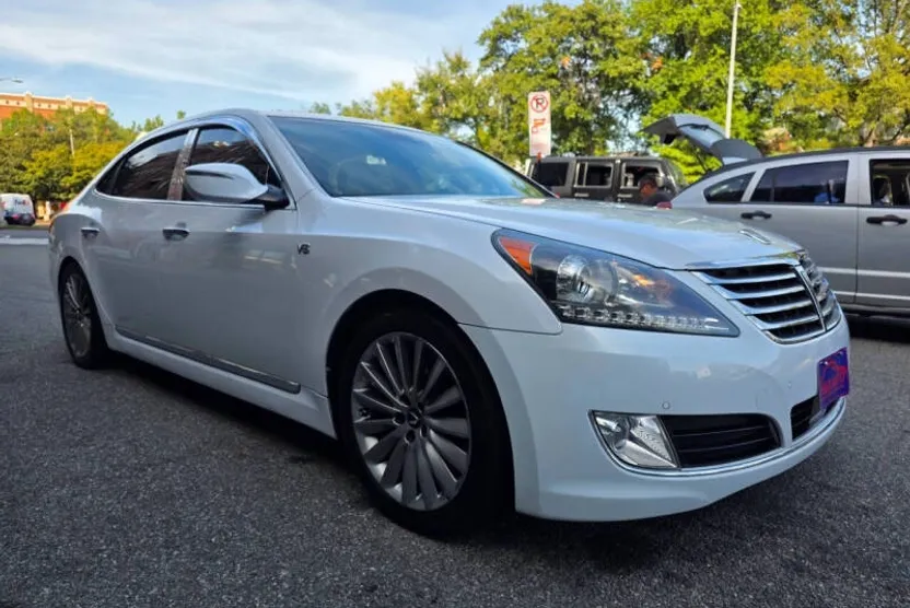 2015 Hyundai Equus Signature photo 1