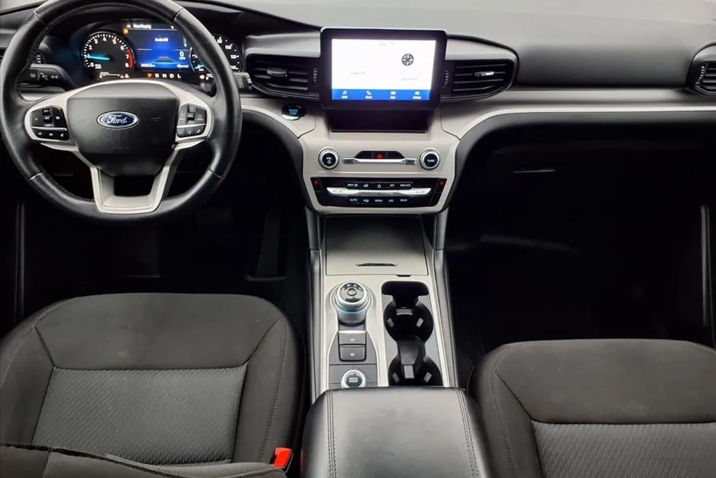 2023 Ford Explorer XLT photo 1