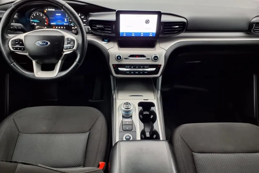 2023 Ford Explorer XLT photo 1