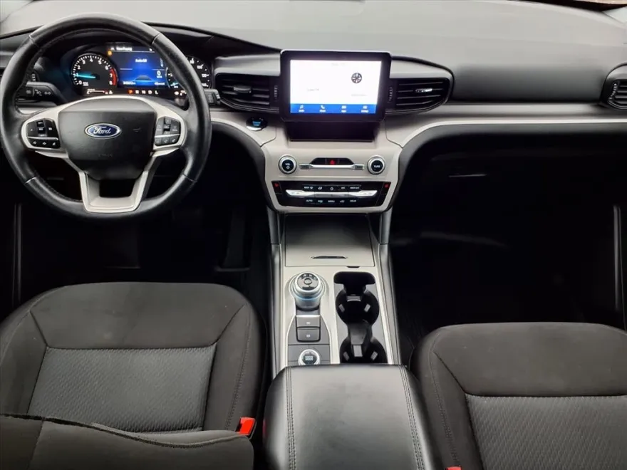 2023 Ford Explorer XLT photo 1
