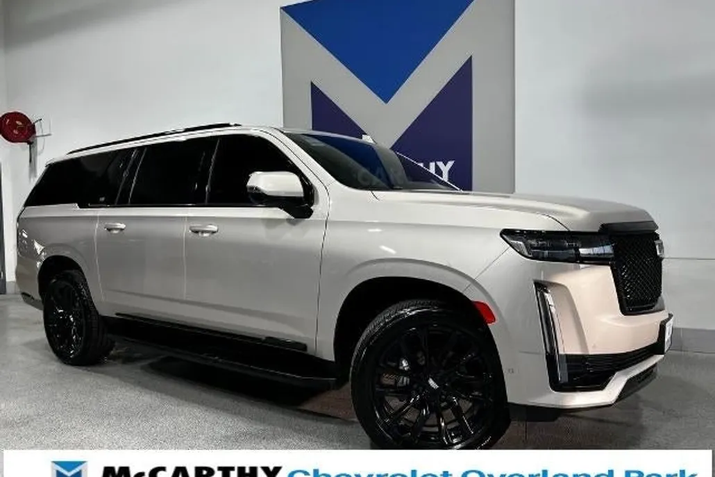 2022 Cadillac Escalade ESV Sport Platinum photo 1