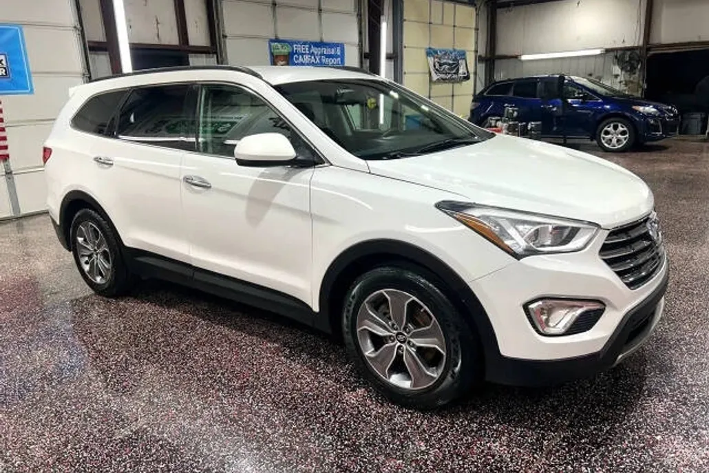 2016 Hyundai Santa Fe SE photo 1