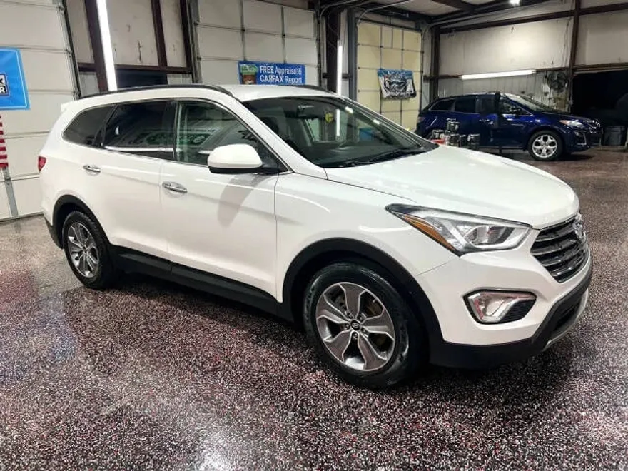 2016 Hyundai Santa Fe SE photo 1