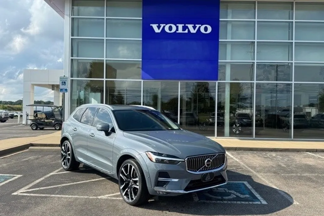 2023 Volvo XC60 B5 Ultimate photo 1