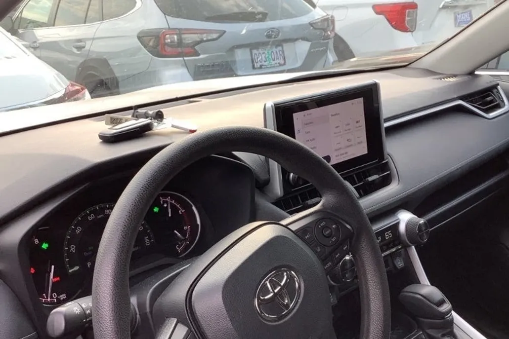 2024 Toyota RAV4 XLE photo 1