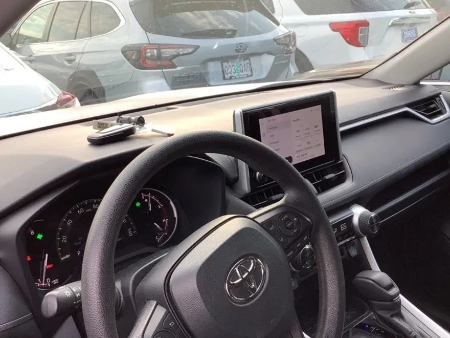 2024 Toyota RAV4 XLE photo 1