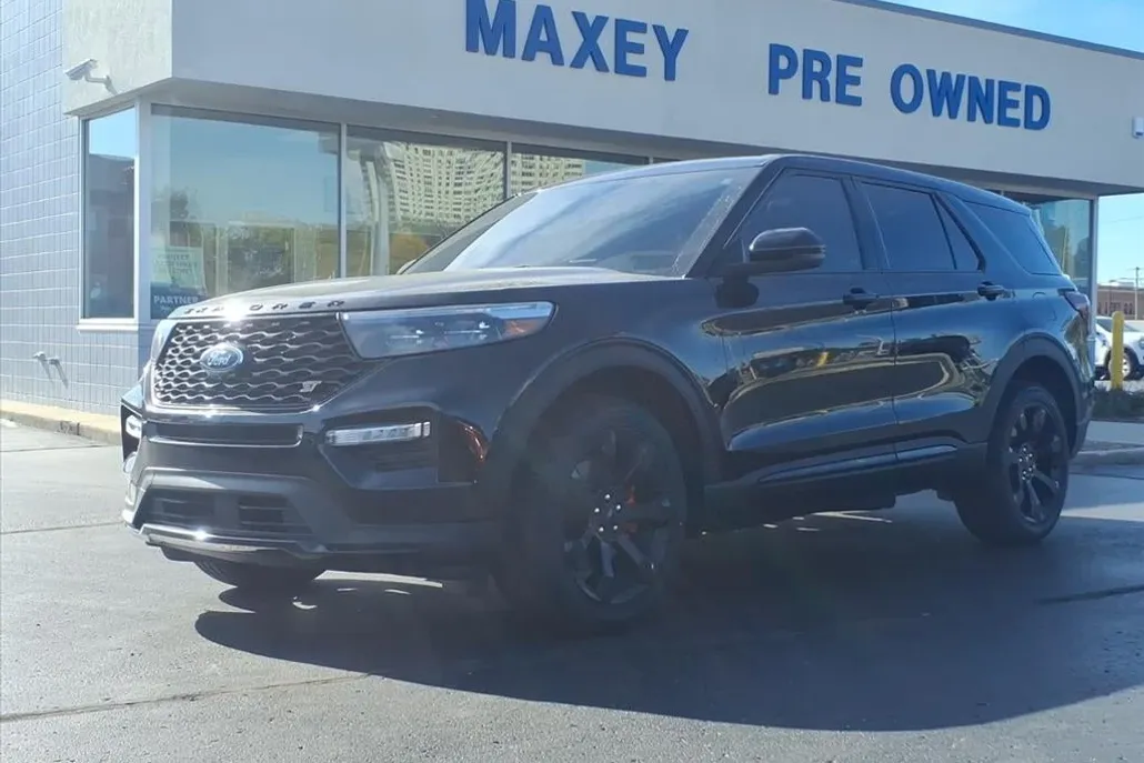 2022 Ford Explorer ST photo 1