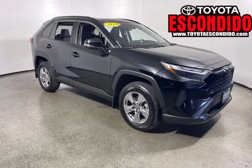 2022 Toyota RAV4 XLE photo 1