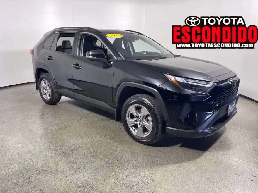 2022 Toyota RAV4 XLE photo 1