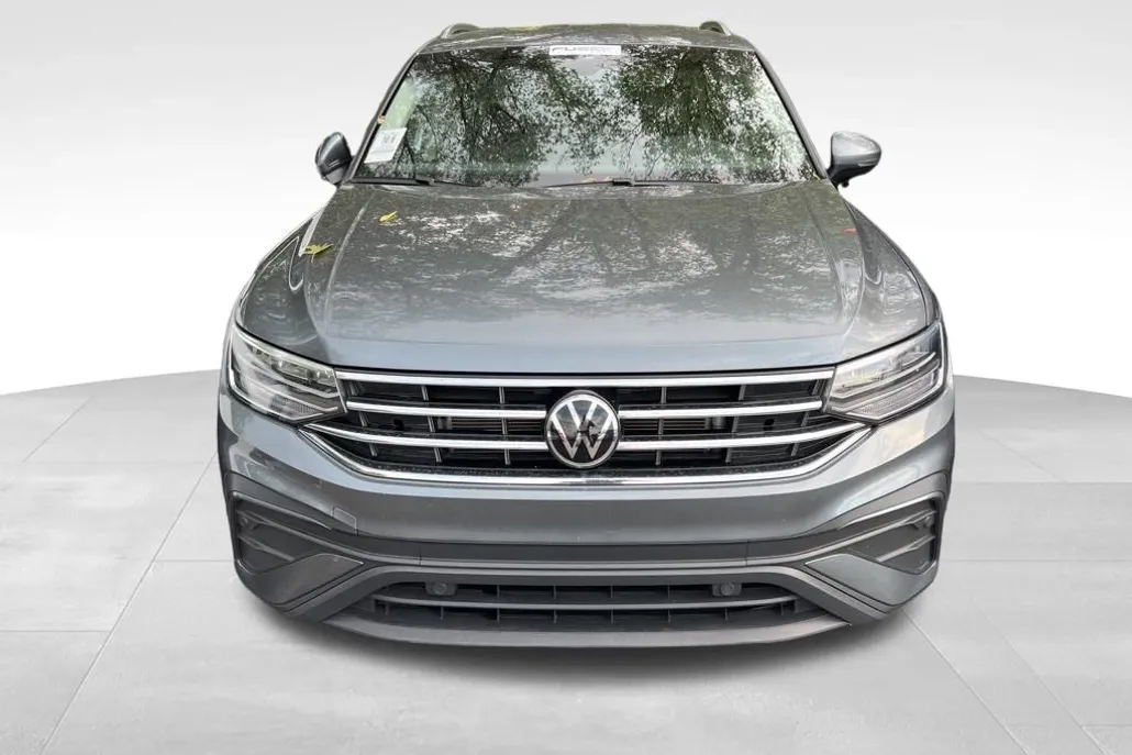 2022 Volkswagen Tiguan SE photo 1