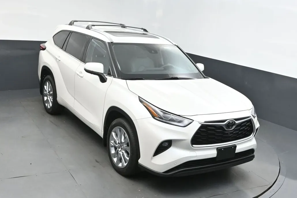 2021 Toyota Highlander Limited photo 1