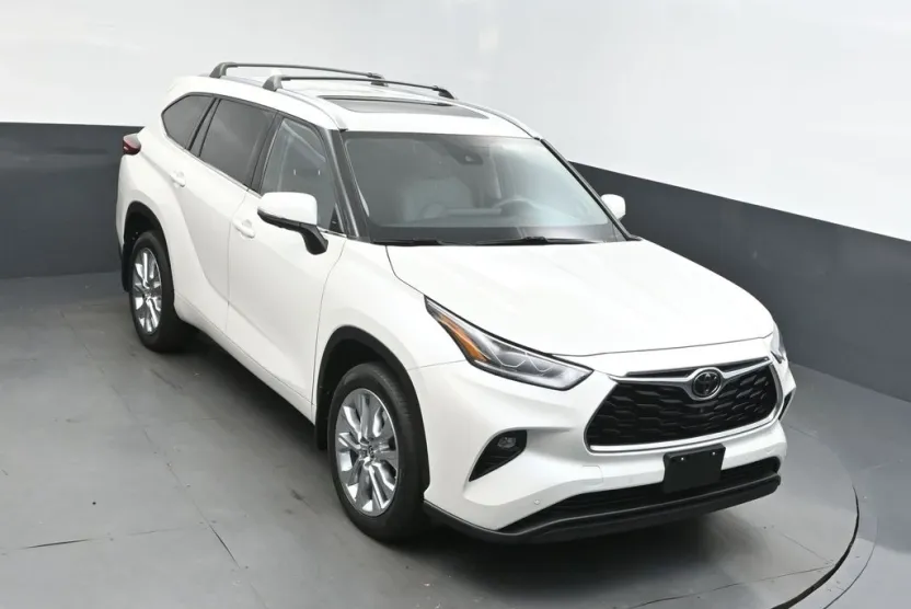2021 Toyota Highlander Limited photo 1