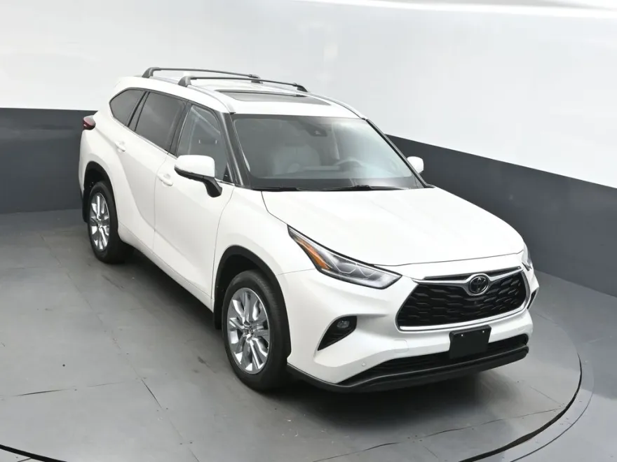 2021 Toyota Highlander Limited photo 1