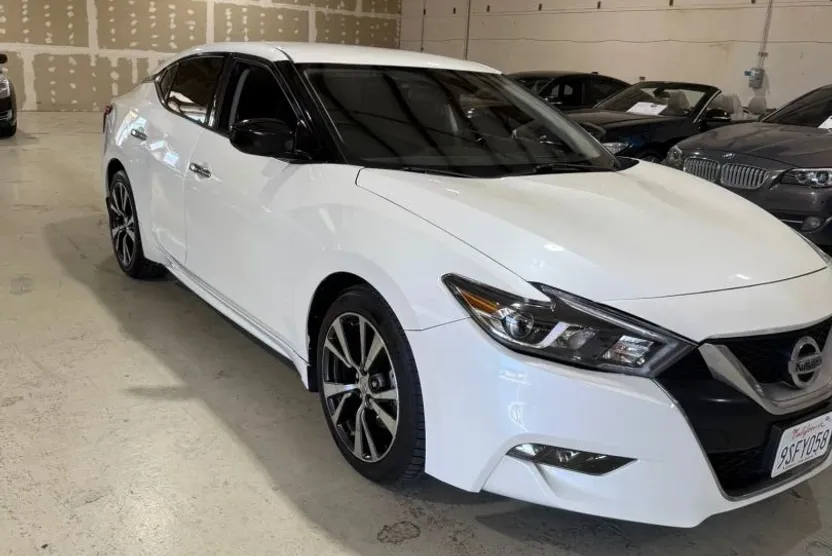 2017 Nissan Maxima photo 1