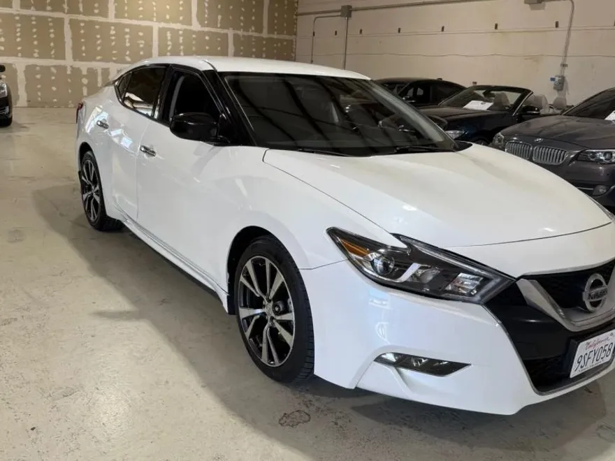 2017 Nissan Maxima photo 1