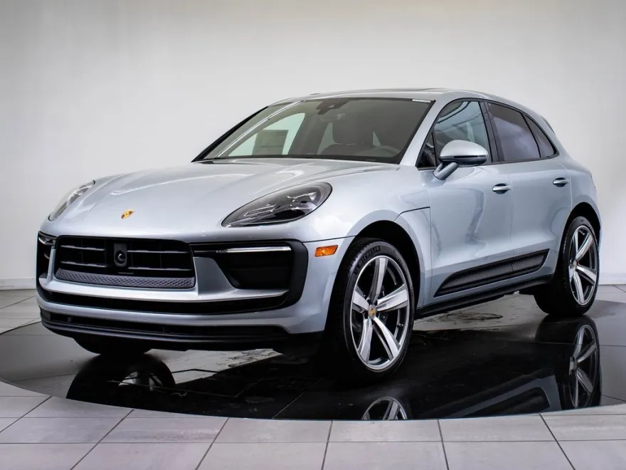 2025 Porsche Macan T photo 1