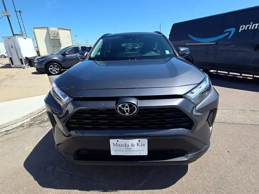 2022 Toyota RAV4 XLE photo 1
