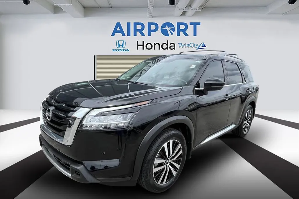 2024 Nissan Pathfinder Platinum photo 1