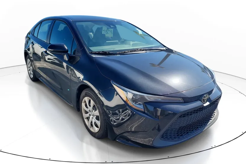 2022 Toyota Corolla LE photo 1