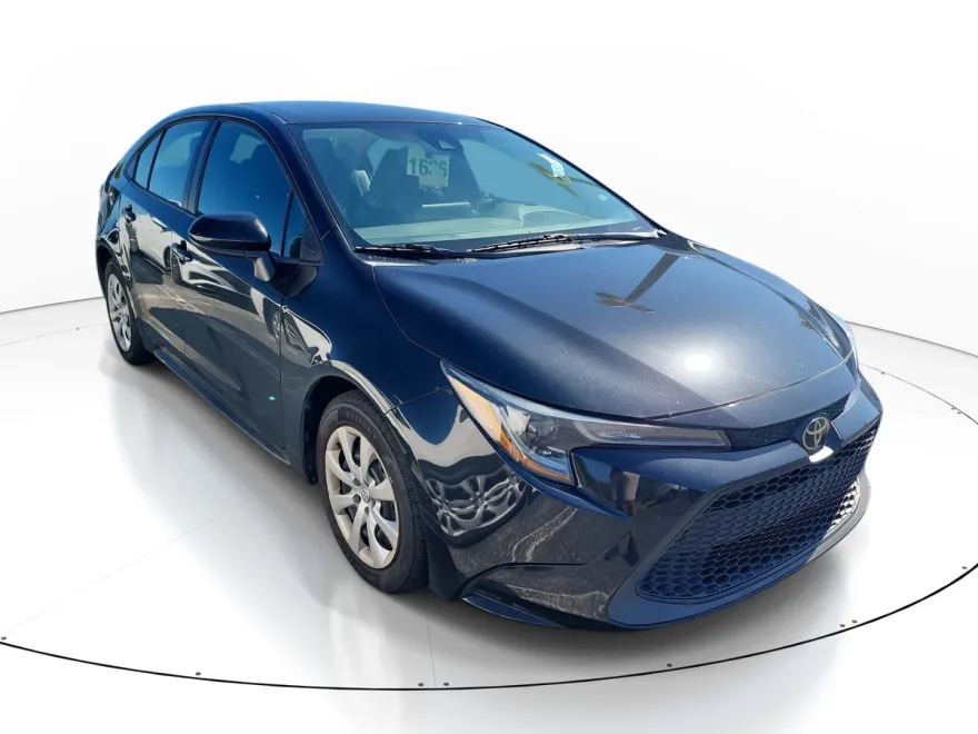 2022 Toyota Corolla LE photo 1