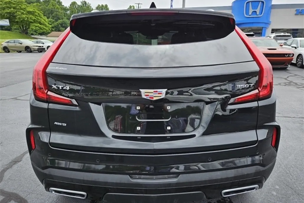 2024 Cadillac XT4 Premium Luxury photo 1