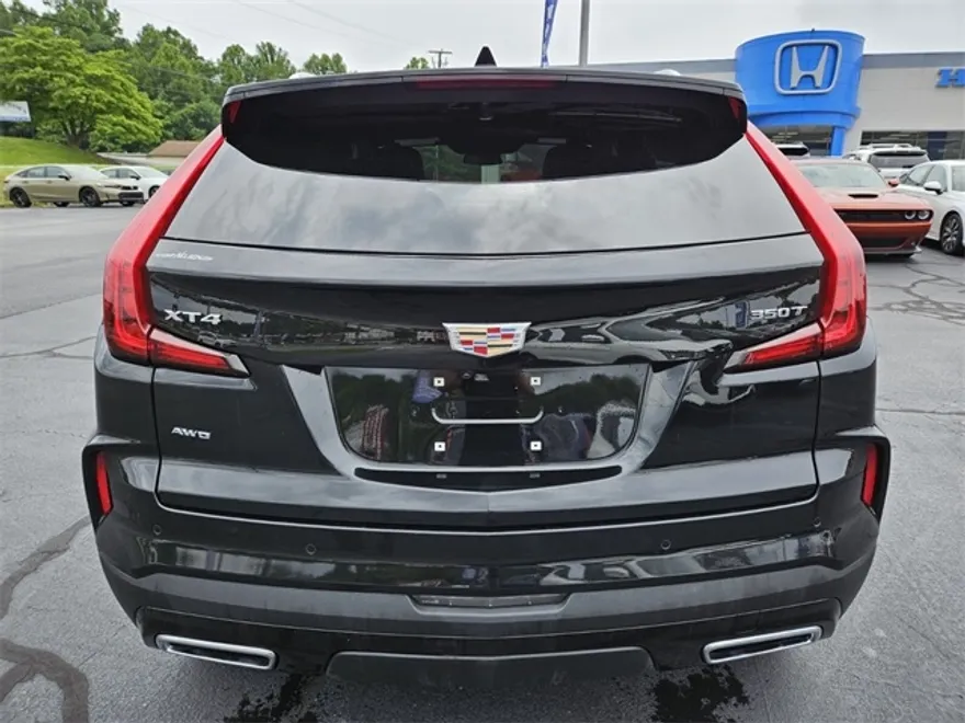 2024 Cadillac XT4 Premium Luxury photo 1