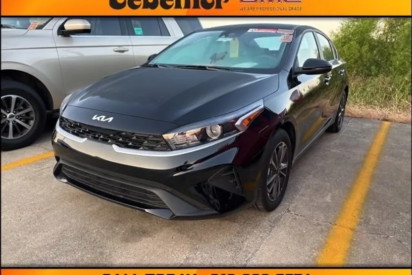 2024 Kia Forte LXS photo 1