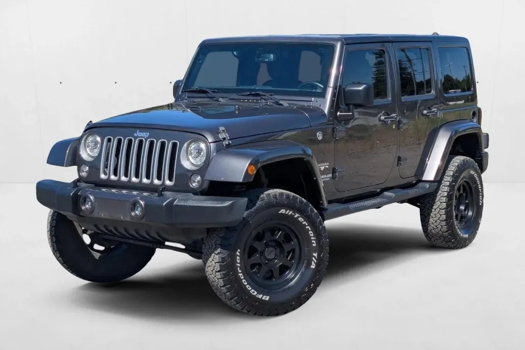 2017 Jeep Wrangler Unlimited Sahara photo 1