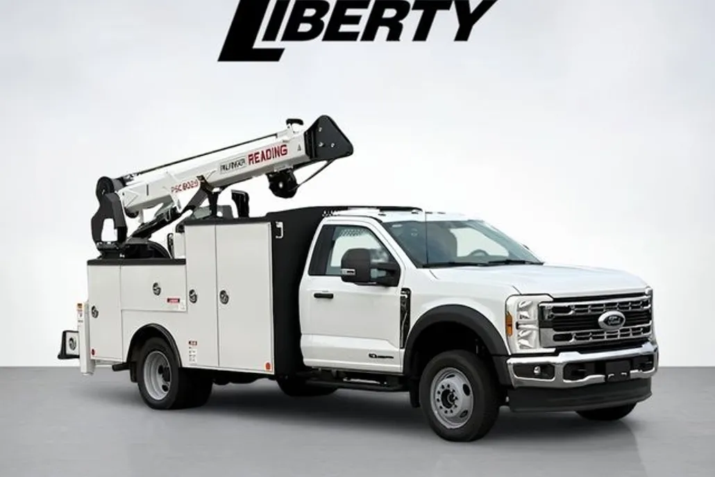 2025 Ford F-550 photo 1
