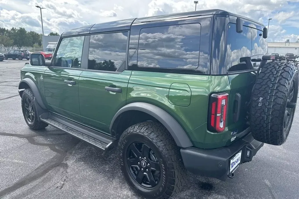 2025 Ford Bronco Outer Banks photo 1