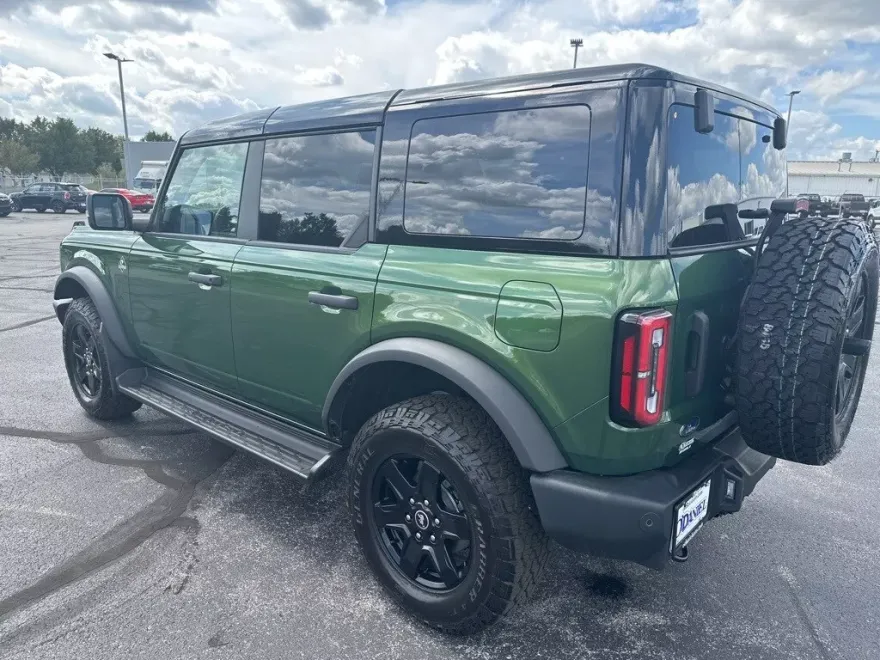 2025 Ford Bronco Outer Banks photo 1