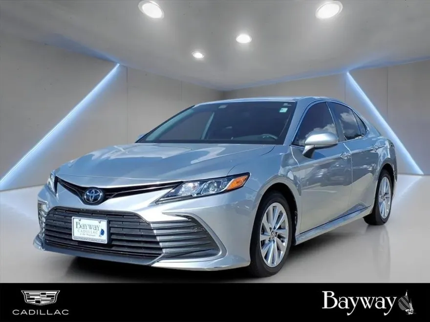 2023 Toyota Camry LE photo 1