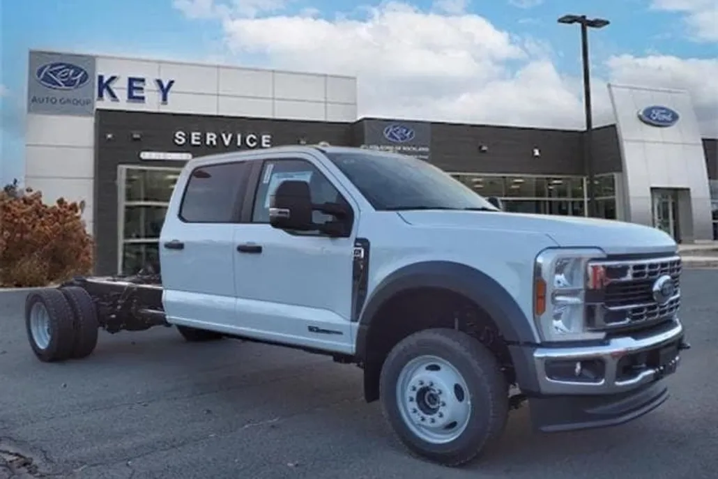 2024 Ford F-550 photo 1