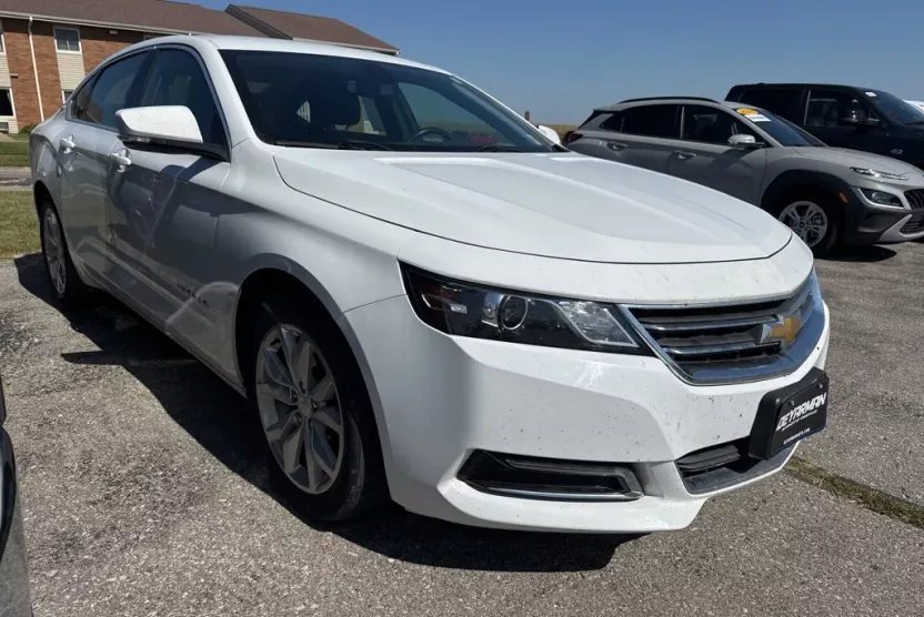 2019 Chevrolet Impala 1LT photo 1