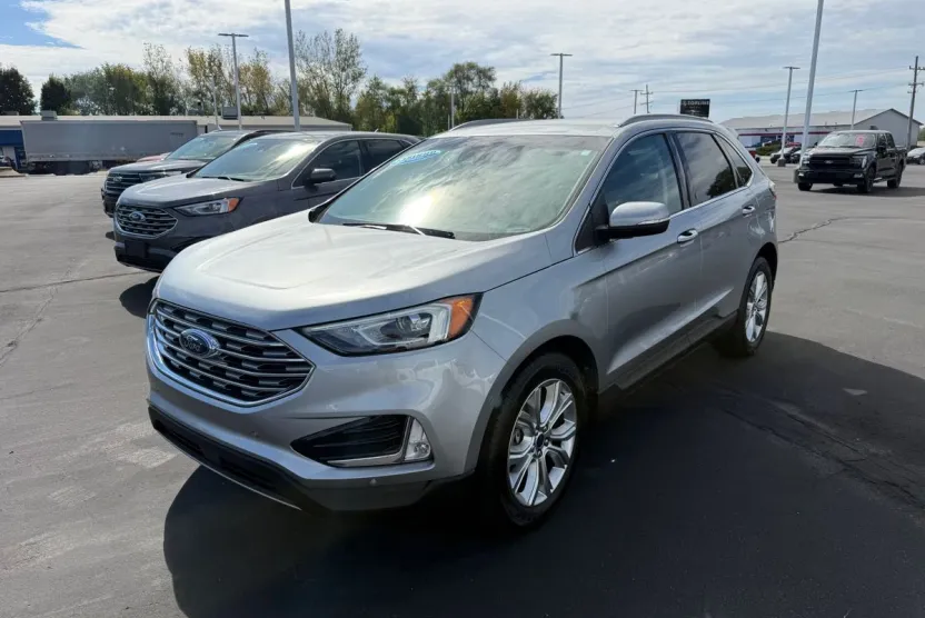 2020 Ford Edge Titanium photo 1
